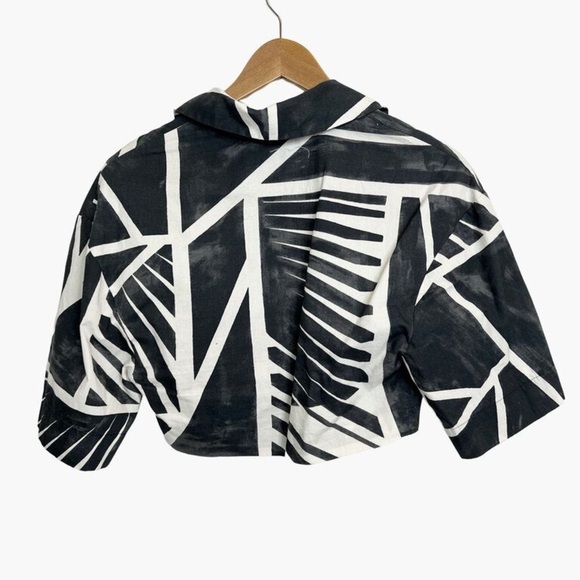 Zara
Twist Blogger Favorite Black White Cotton Geometric Print Cropped Blouse - Picture 2 of 6